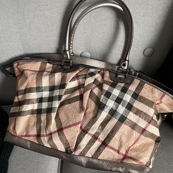 Burberry Floral Embossed Nova Check Tote. 100% Authentic!!! - Picture 4 of 13